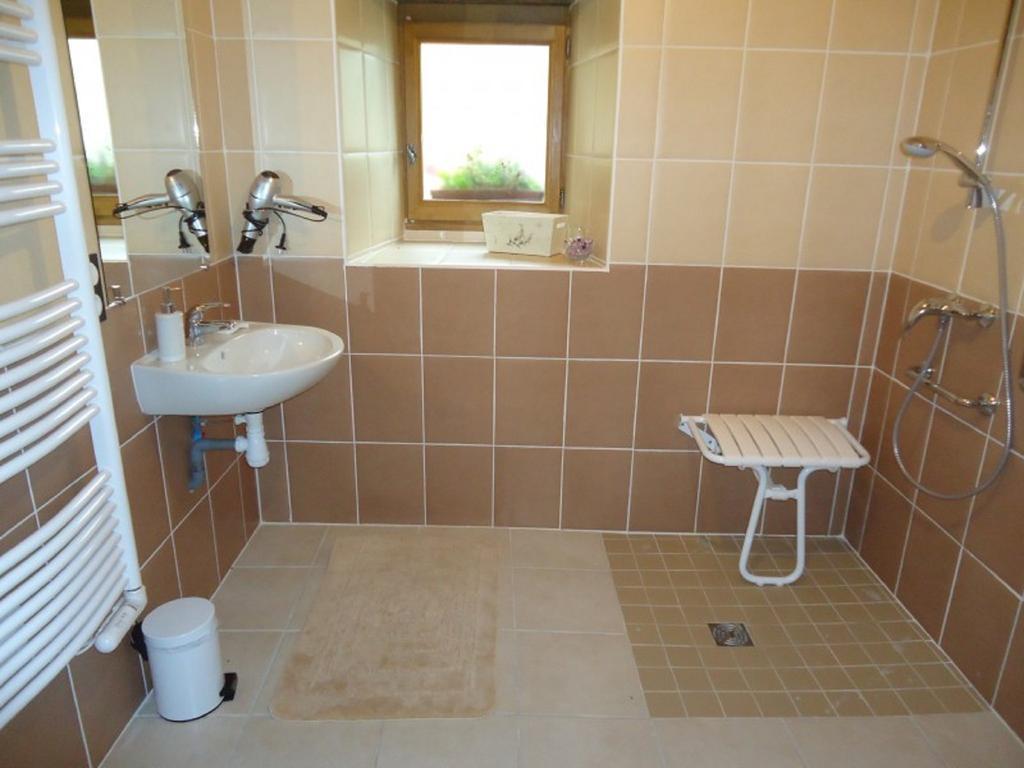 Ferme Cidricole Hugues Desfrieches Bed & Breakfast Sainte-Marguerite-de-Carrouges Rom bilde