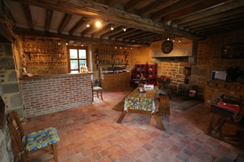 Ferme Cidricole Hugues Desfrieches Bed & Breakfast Sainte-Marguerite-de-Carrouges Eksteriør bilde